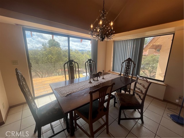 16741 Georgios Way, Ramona CA: https://media.crmls.org/medias/a35b2646-28a0-4063-909e-3e3075146cdb.jpg