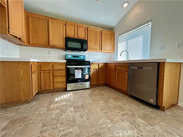 15171 Teakwood, Lake Elsinore CA: https://media.crmls.org/medias/a35baee8-909c-4e75-8845-f7f2252f0250.jpg