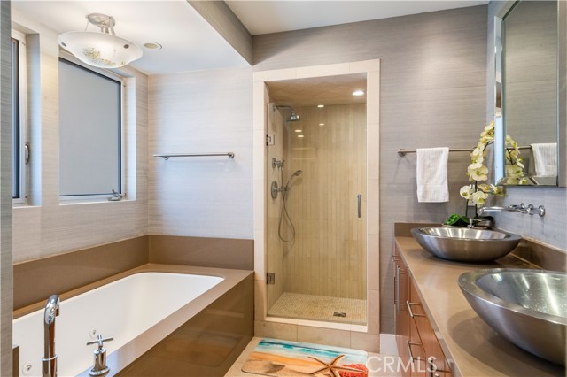 1211 Bayview Drive, Manhattan Beach, California 90266, 4 Bedrooms Bedrooms, ,4 BathroomsBathrooms,Residential,Sold,Bayview,SB21169008