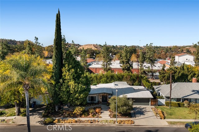 Detail Gallery Image 2 of 74 For 4835 Almidor Ave, Woodland Hills,  CA 91364 - 5 Beds | 3 Baths