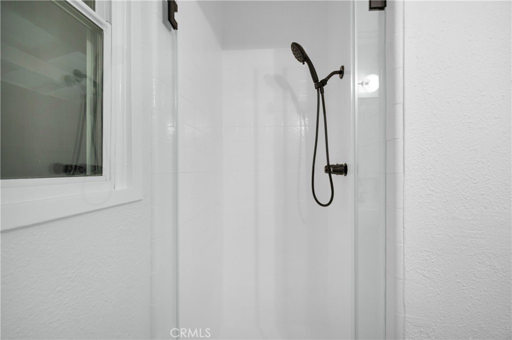 https://media.crmls.org/medias/a35c8cc0-8d4f-4ddd-a9cd-e583559ff6dd.jpg?preset=X-Large
