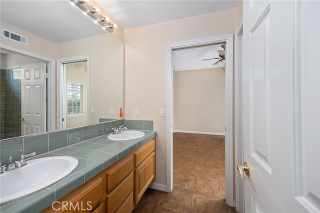 5675 W Overlook Drive, Rancho Cucamonga CA: https://media.crmls.org/medias/a35d42dd-1161-4655-92fe-cae79c0eb663.jpg