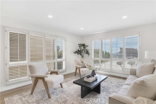 970 Palm, 200 photo 8