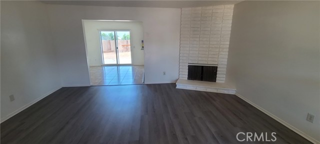 Detail Gallery Image 6 of 17 For 421 Royal Cir, Corona,  CA 92879 - 4 Beds | 2 Baths