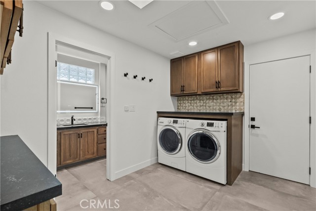 Image 17 of 35 For 25072 Atwood