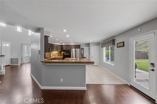 Detail Gallery Image 10 of 58 For 26426 Cardinal Dr, Canyon Country,  CA 91387 - 5 Beds | 4 Baths