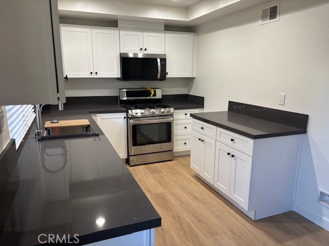 Detail Gallery Image 5 of 14 For 2318 Franzen, Santa Ana,  CA 92705 - – Beds | – Baths