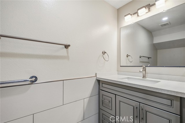 Detail Gallery Image 9 of 27 For 14429 Chardon Ave #41,  Hawthorne,  CA 90250 - 3 Beds | 1/1 Baths