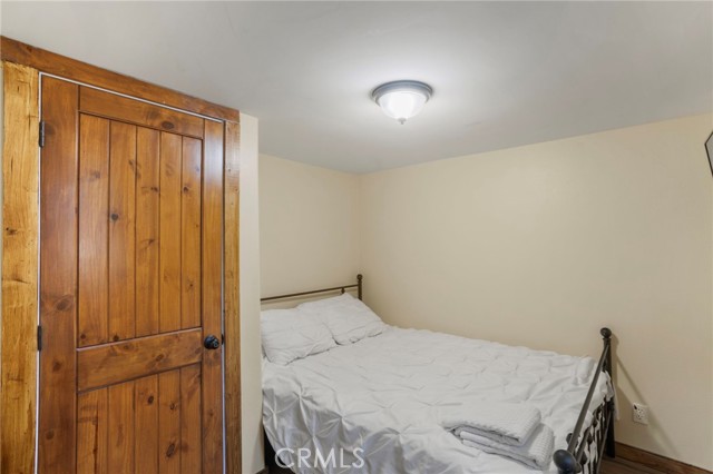 29251 Lake Brook Avenue, Cedar Glen CA: https://media.crmls.org/medias/a35f3862-77f2-4316-94ff-58f24c2c97ab.jpg