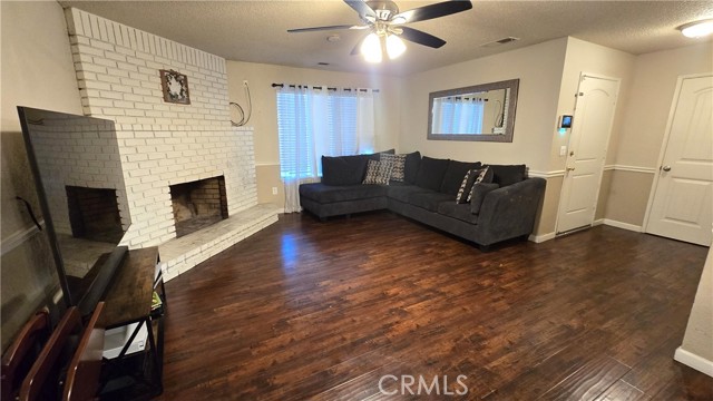 Detail Gallery Image 5 of 27 For 155 N Haney Ave, Reedley,  CA 93654 - 3 Beds | 2 Baths