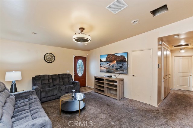 Detail Gallery Image 5 of 38 For 6374 Linda Lee Dr, Yucca Valley,  CA 92284 - 3 Beds | 2 Baths