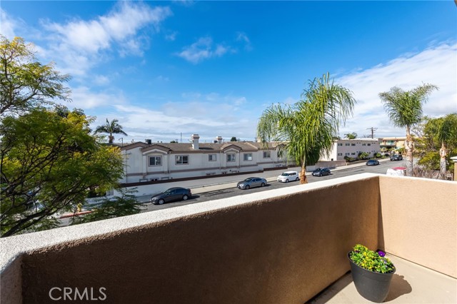 2750 Artesia Boulevard, Redondo Beach, California 90278, 2 Bedrooms Bedrooms, ,1 BathroomBathrooms,Residential,For Sale,Artesia,SB25028358