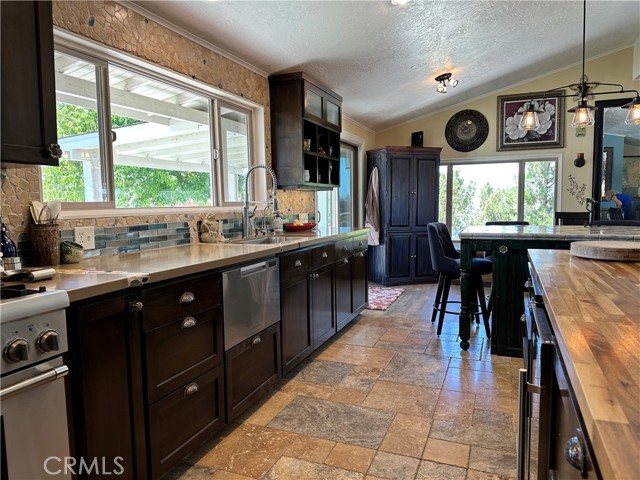 Detail Gallery Image 17 of 66 For 936 Tamarack Rd, Pinon Hills,  CA 92372 - 3 Beds | 4 Baths