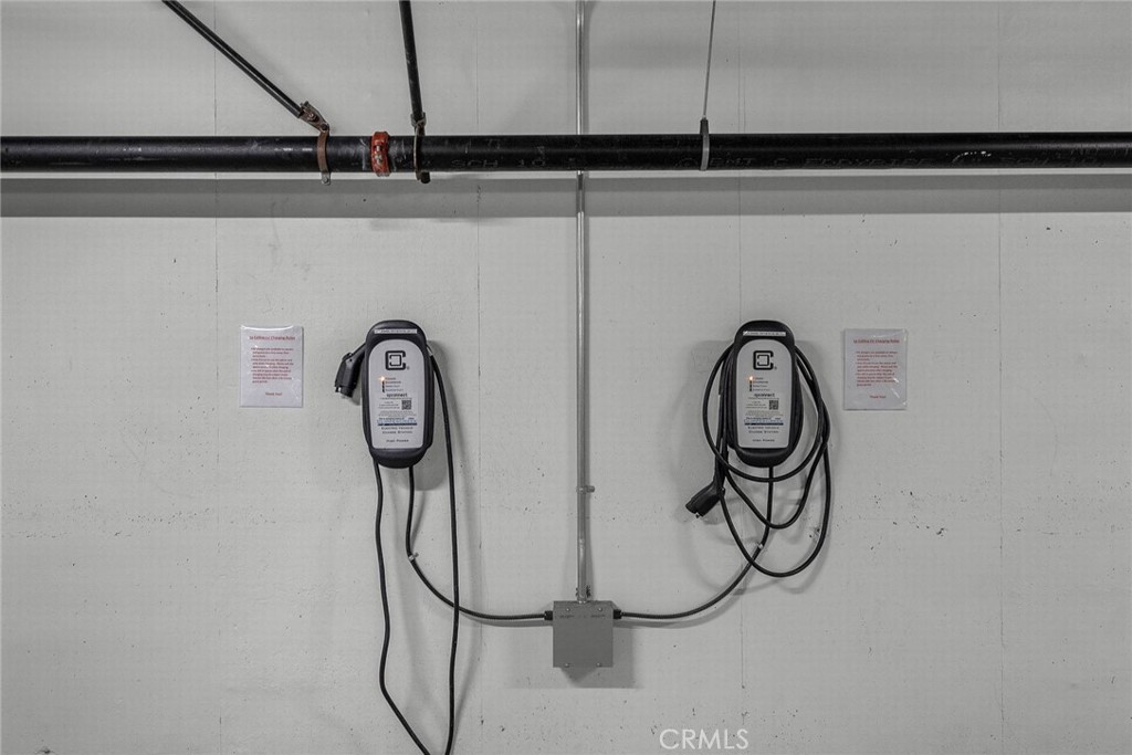 https://media.crmls.org/medias/a3624cb9-b42f-44ca-a3a7-30342e1a7bc4.jpg?preset=X-Large