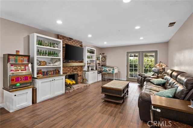 Detail Gallery Image 10 of 31 For 9879 Canada Way, Riverside,  CA 92503 - 4 Beds | 2 Baths