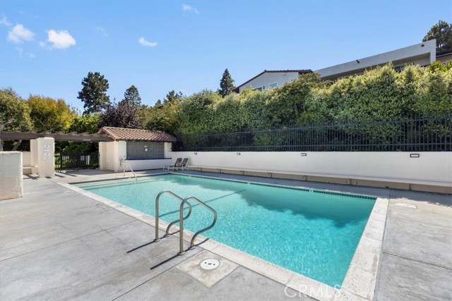 92 Cottonwood Circle, Rolling Hills Estates CA: https://media.crmls.org/medias/a3628b51-b3fe-4025-aa3f-28b7cec41714.jpg