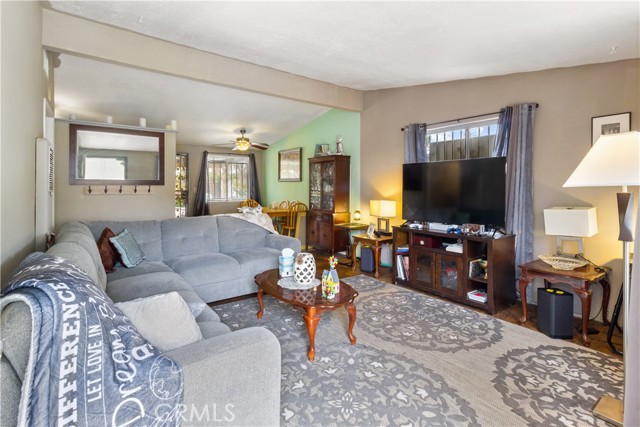 Detail Gallery Image 3 of 19 For 12736 Foothill Bld, Sylmar,  CA 91342 - 3 Beds | 2 Baths