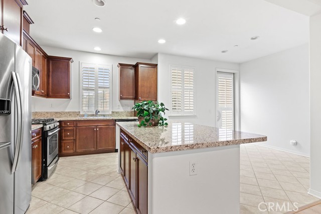 Detail Gallery Image 9 of 19 For 15214 Henry Way, Tustin,  CA 92782 - 2 Beds | 2/1 Baths