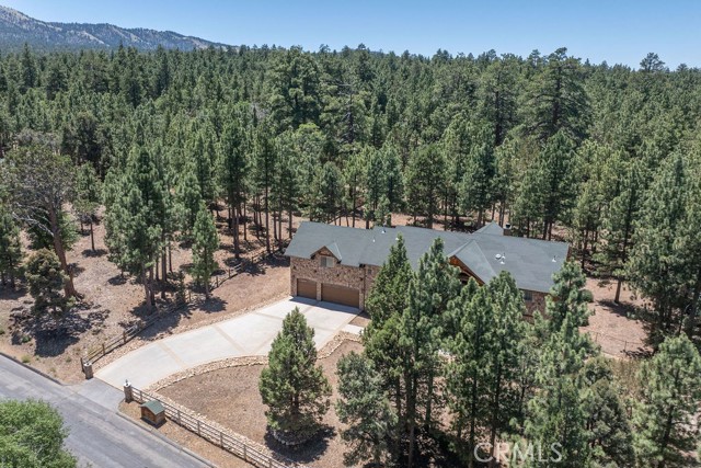 625 Cedar Glen Drive, Big Bear City CA: https://media.crmls.org/medias/a363f899-a610-44b9-b2eb-e000b8b8cfc7.jpg