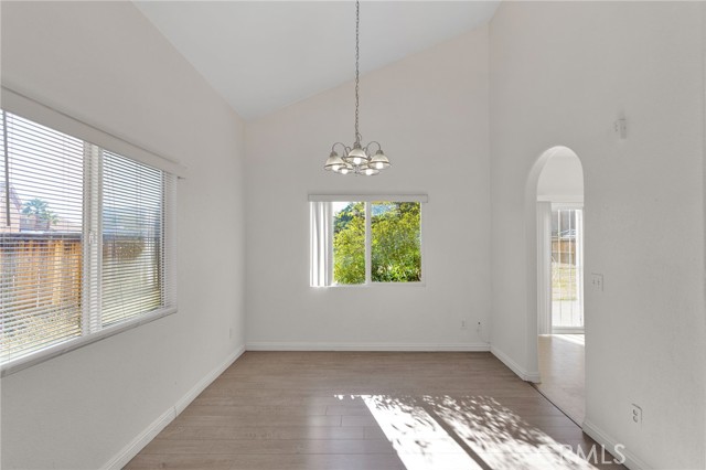 Detail Gallery Image 5 of 15 For 12415 Honeybear, Victorville,  CA 92392 - 4 Beds | 3 Baths