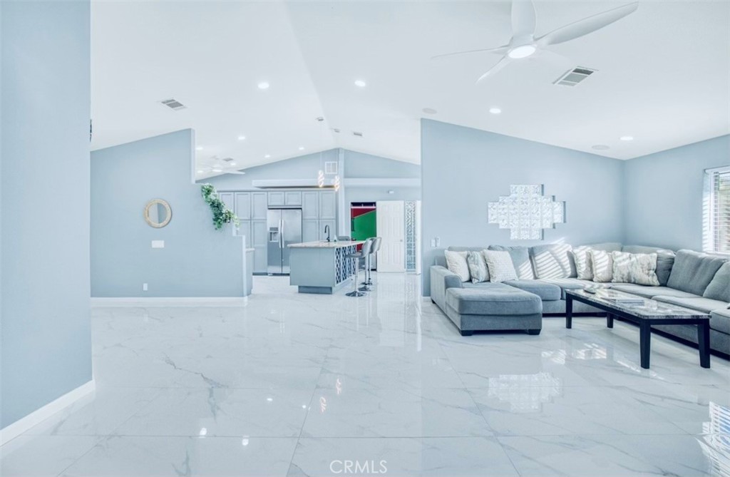https://media.crmls.org/medias/a364e7e3-0ad1-42ca-a550-c5d456029974.jpg?preset=X-Large