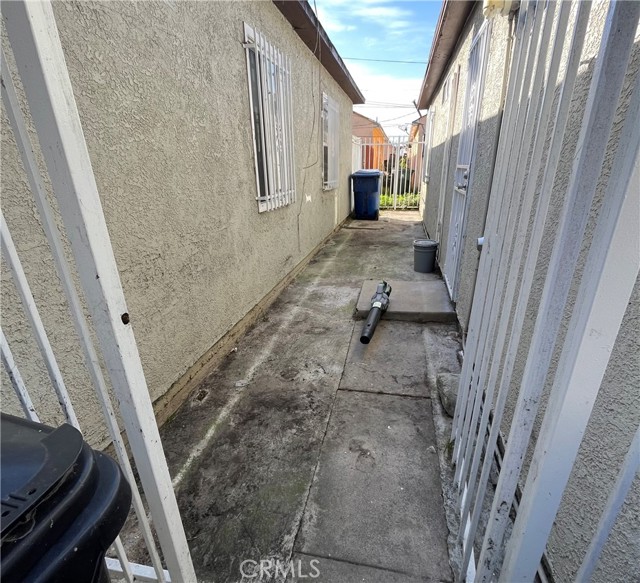 Detail Gallery Image 6 of 11 For 1930 W Manchester, Los Angeles,  CA 90047 - – Beds | – Baths