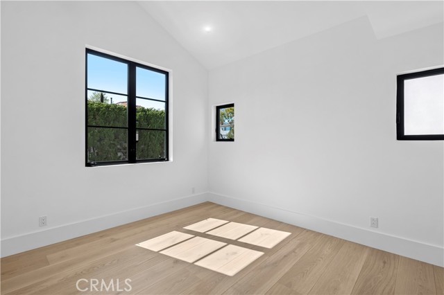 Detail Gallery Image 10 of 20 For 700 1/2 Iris, Corona Del Mar,  CA 92625 - 2 Beds | 2/1 Baths