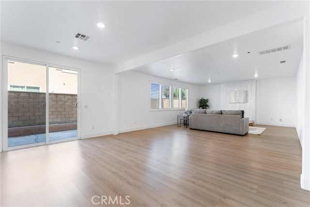 Detail Gallery Image 9 of 42 For 5305 Fulmer Ct, Jurupa Valley,  CA 91752 - 5 Beds | 4/1 Baths