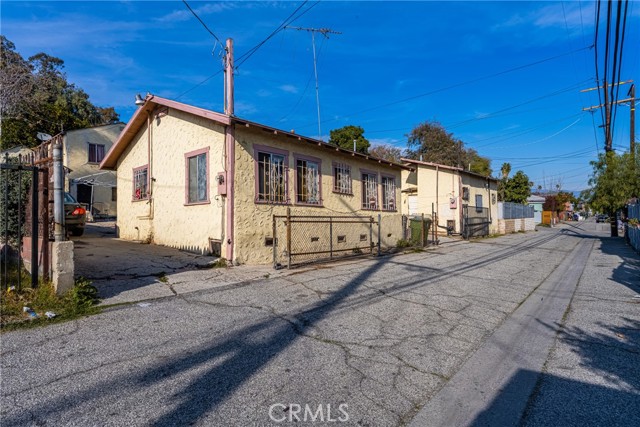 Detail Gallery Image 4 of 32 For 5102 Ithaca Ave, Los Angeles,  CA 90032 - 4 Beds | 3 Baths