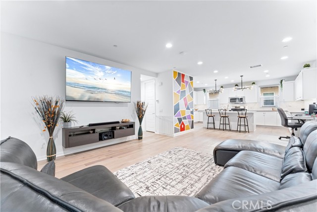 133 Hideaway Loop, Mission Viejo CA: https://media.crmls.org/medias/a368a978-a840-492b-ad7d-a5492536d8a0.jpg