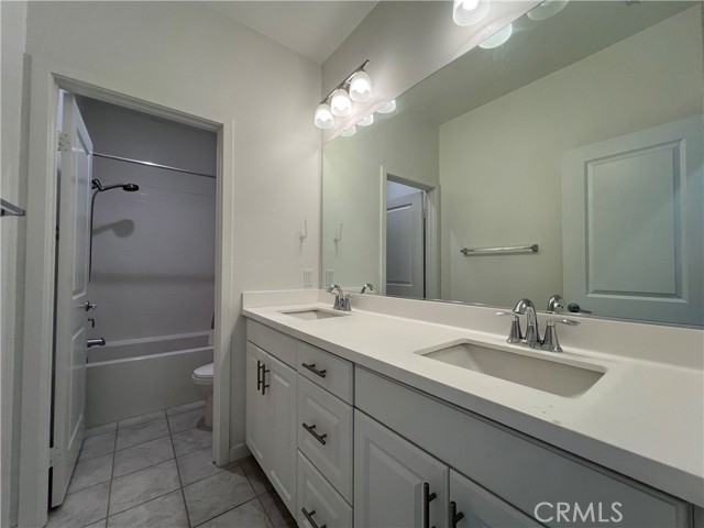 Detail Gallery Image 13 of 17 For 4917 S Avocado Trl, Ontario,  CA 91762 - 5 Beds | 4 Baths