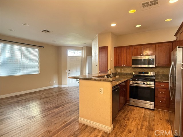 Detail Gallery Image 2 of 15 For 17 Calle De Los Grabados, Rancho Santa Margarita,  CA 92688 - 3 Beds | 2/1 Baths