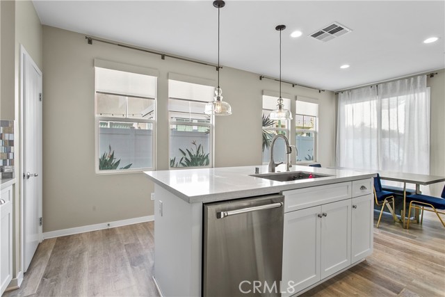 Detail Gallery Image 4 of 22 For 946 Sunlit Ln, Costa Mesa,  CA 92626 - 4 Beds | 3 Baths