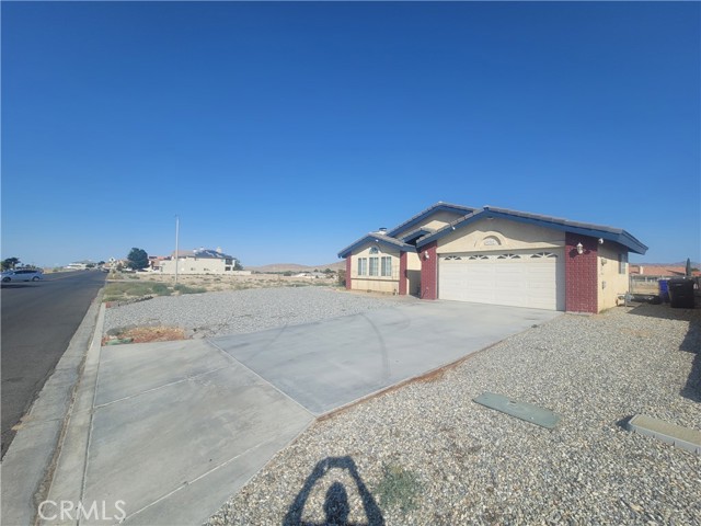26969 Lakeview Drive, Helendale CA: https://media.crmls.org/medias/a369a0c8-2d0e-4e35-9560-e6e8f46f49a6.jpg