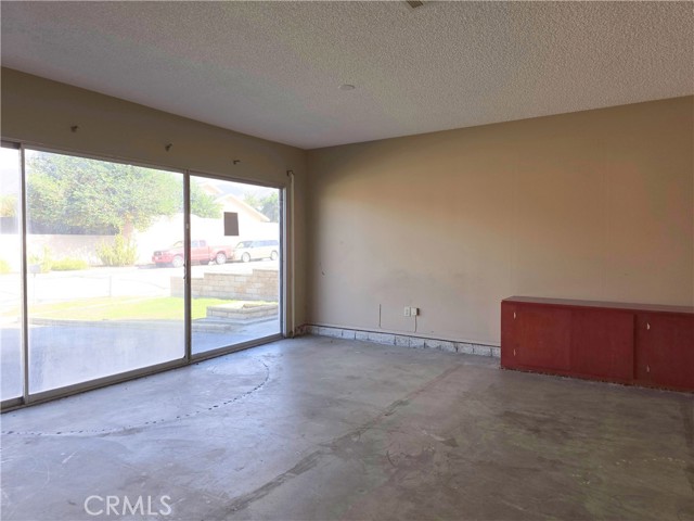 Detail Gallery Image 14 of 33 For 25845 Holly Vista, San Bernardino,  CA 92404 - 3 Beds | 2 Baths