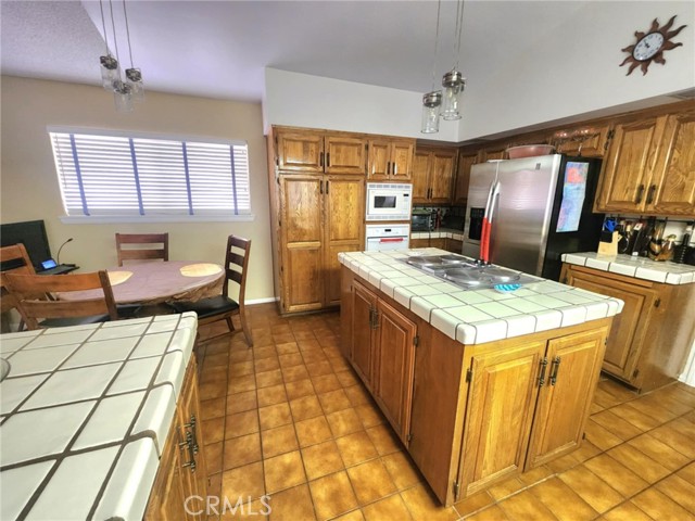 450 Fairway Drive, Palmdale CA: https://media.crmls.org/medias/a36b445b-f99b-4634-977d-1c75ec6c34c7.jpg