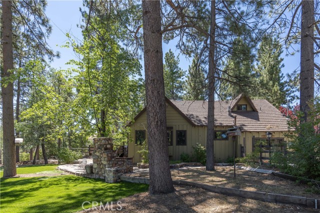 Detail Gallery Image 1 of 41 For 40153 Lakeview Dr, Big Bear Lake,  CA 92315 - 4 Beds | 3 Baths