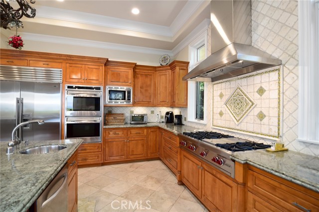 Detail Gallery Image 21 of 73 For 18933 La Montana Pl, Tarzana,  CA 91356 - 7 Beds | 6/1 Baths