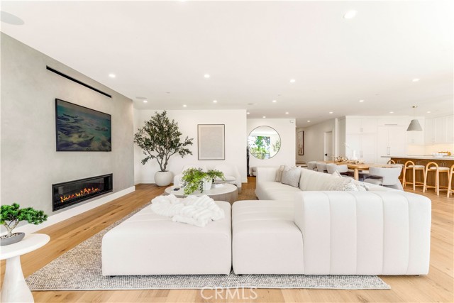 Detail Gallery Image 21 of 46 For 1759 Glenneyre St, Laguna Beach,  CA 92651 - 5 Beds | 5/1 Baths