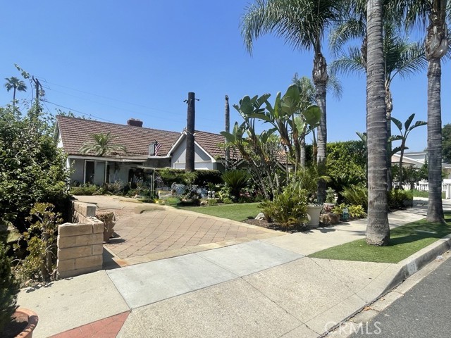 423 Newton Street, San Fernando CA: https://media.crmls.org/medias/a36d4dee-2619-4047-af66-b75830ddbf17.jpg