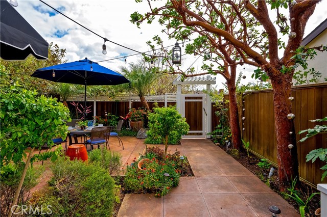 334 Locust Street, Laguna Beach CA: https://media.crmls.org/medias/a36d4faa-34fc-4303-a909-498e9832235e.jpg