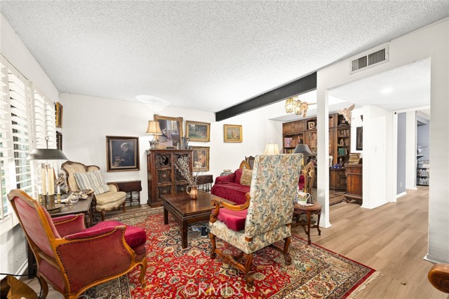 242 N Orange Grove Boulevard, Pasadena CA: https://media.crmls.org/medias/a36d6f26-9d92-412e-9506-a2815ac02a80.jpg
