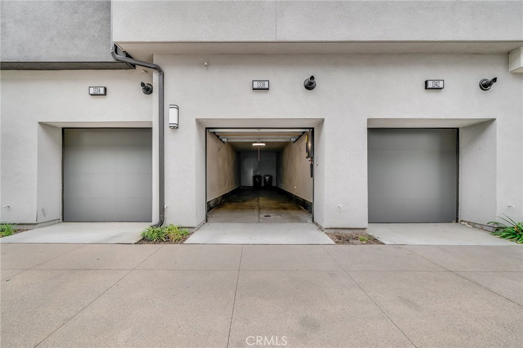 https://media.crmls.org/medias/a36da30a-c1d3-42cd-bc89-7025d246e552.jpg?preset=X-Large