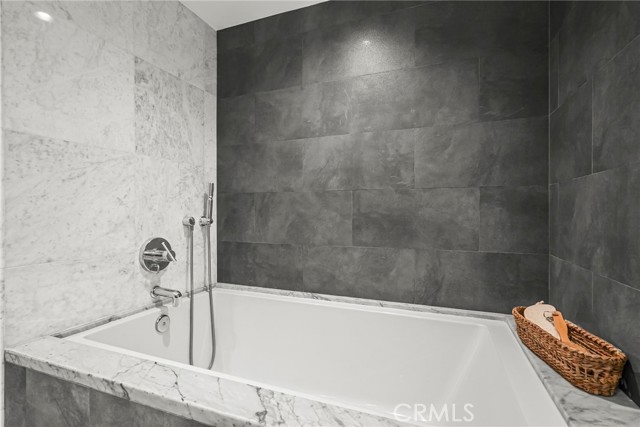 Detail Gallery Image 51 of 66 For 222 Monterey Rd #1203,  Glendale,  CA 91206 - 2 Beds | 2 Baths