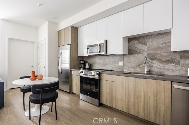 511 S Harbor, San Pedro CA: https://media.crmls.org/medias/a370486d-8bf3-4ef9-822b-71f45bec664b.jpg