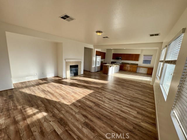 https://media.crmls.org/medias/a37115d9-28a0-4728-9520-1663b14e5d77.jpg?preset=X-Large