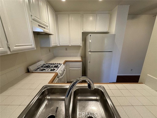 Detail Gallery Image 4 of 11 For 41 Rosa, Rancho Santa Margarita,  CA 92688 - 2 Beds | 2 Baths