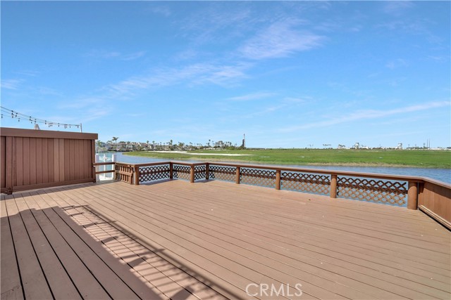 Detail Gallery Image 28 of 39 For 415 Canal St, Newport Beach,  CA 92663 - 4 Beds | 2/1 Baths