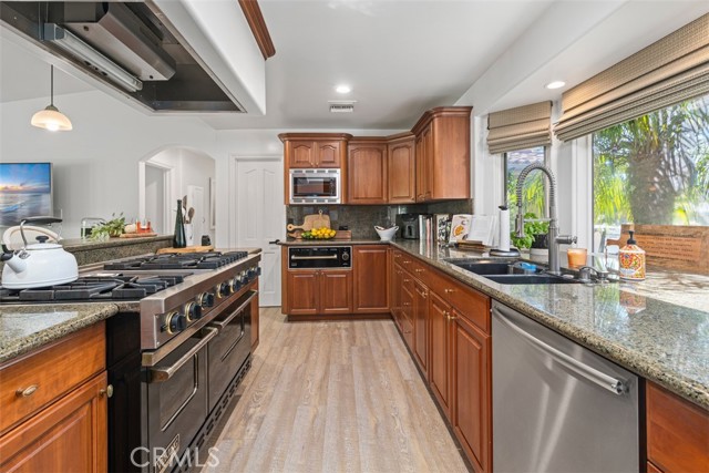 Detail Gallery Image 19 of 41 For 600 Cliff Dr, Newport Beach,  CA 92663 - 5 Beds | 4/1 Baths