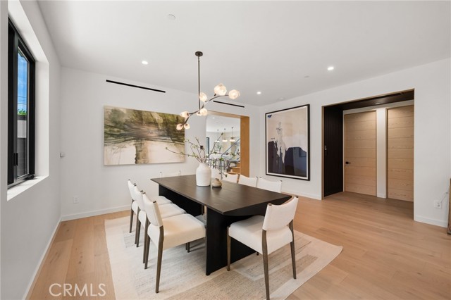 555 N Plymouth Boulevard, Los Angeles CA: https://media.crmls.org/medias/a3737d3d-b01f-41f6-8c51-c7bc831e7694.jpg